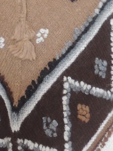 Hand gebreide poncho in 100% alpaca rustica, alpaca wol in zijn natuurlijke kleuren