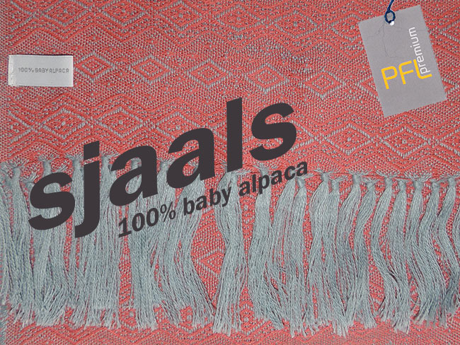 Collectie 2015-2016: dames sjaals 100% baby alpaca.