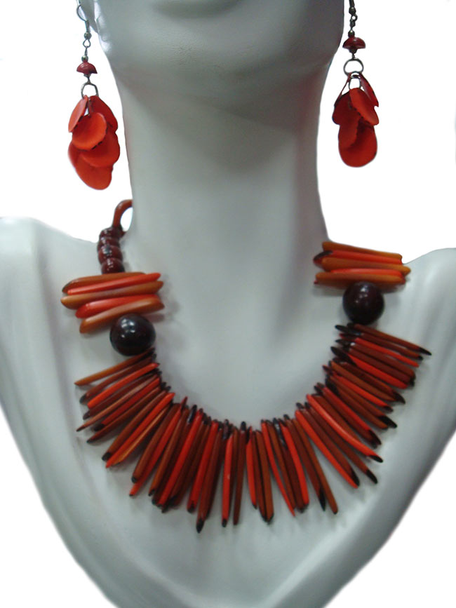 Set necklace & earrings in Taqua