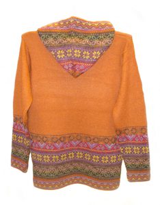 Hooded sweater in alpaca P43 Muru orange.