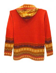 Hooded sweater in alpaca P43 Muru red.