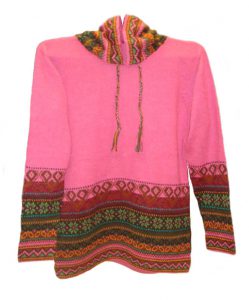 Hooded sweater in alpaca P43 Muru pink.