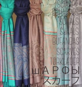 Dames sjaals in een blend van alpaca, katoen en zijde.