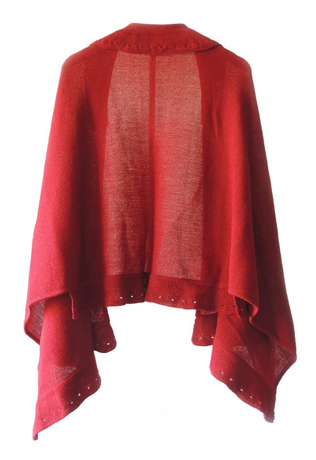 Ruana poncho with lapel collar, open fit.