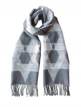 Scarf grey with graphic pattern and fringes in baby alpaca. Unisex