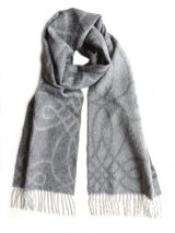 Scarf gray with woven graphic design and fringes made in baby alpaca.