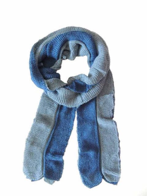 Scarf soft and comfortable, in two colors, blue-turquoise, implemented in three layers of fine knitted baby alpaca and silk.