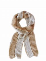 Scarf soft and comfortable, in two colors, beige-camel, implemented in three layers of fine knitted baby alpaca and silk.