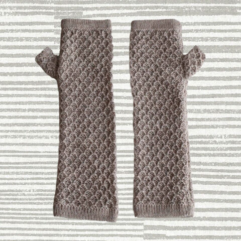 PopsFL knitwear manufacturer wholesale Fingerless gloves / wrist warmers with honeycomb pattern.
